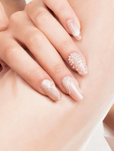 ongles mariée perles
